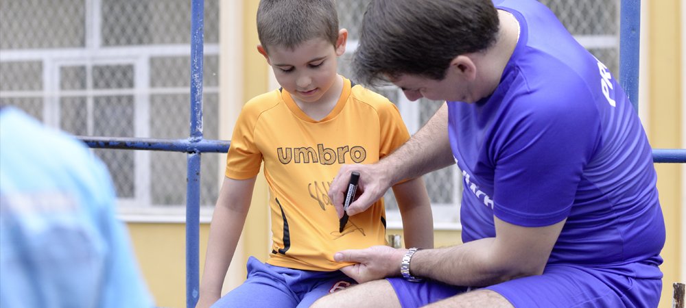 Nebunie in Oltenia! Sute de oameni au jucat un meci de fotbal SENZATIONAL. Cum a fost posibil si cat a fost scorul_4