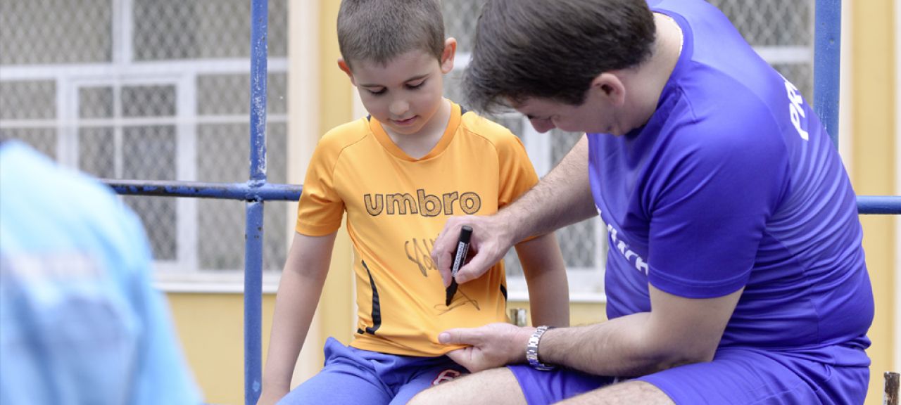 Nebunie in Oltenia! Sute de oameni au jucat un meci de fotbal SENZATIONAL. Cum a fost posibil si cat a fost scorul_4