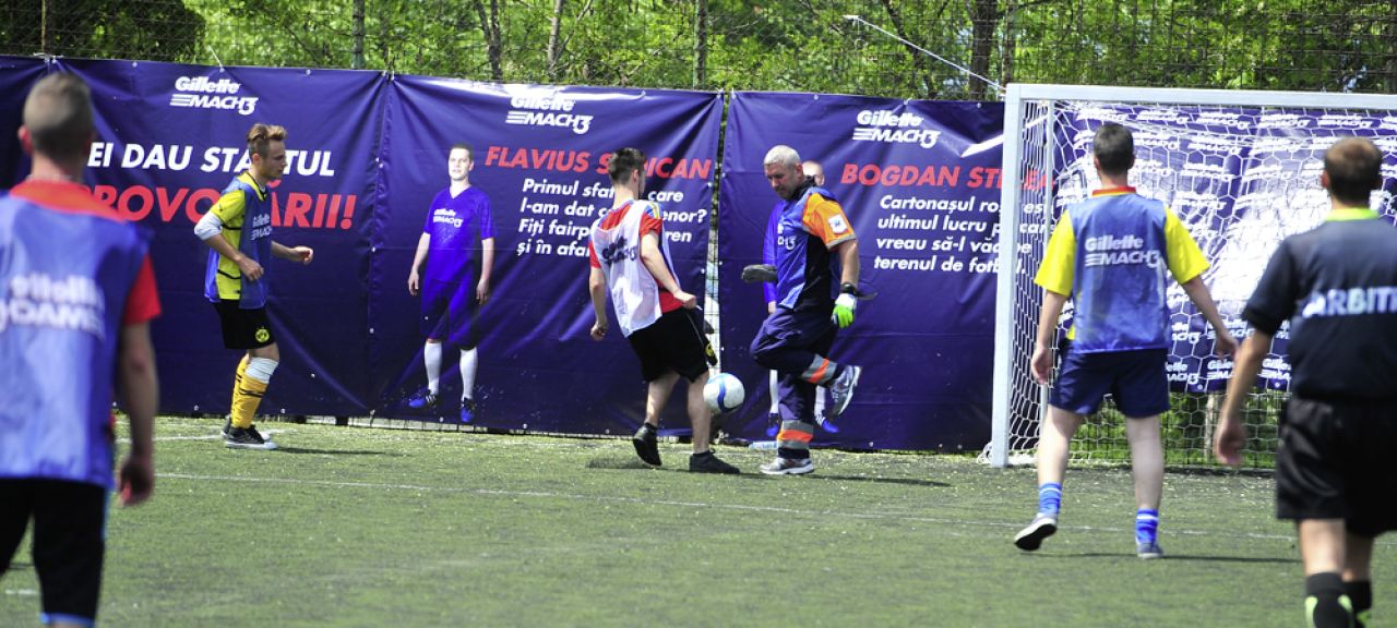 Nebunie in Oltenia! Sute de oameni au jucat un meci de fotbal SENZATIONAL. Cum a fost posibil si cat a fost scorul_8