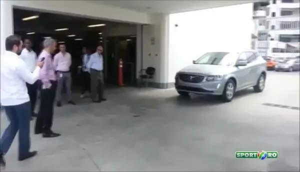 Sa n-ai incredere in roboti! Ce s-a intamplat cu masina care trebuia sa opreasca SINGURA in fata pietonilor. VIDEO