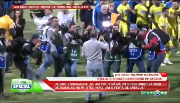 IMAGINI DE SENZATIE "TITLUL 26"!!! Gigi Becali i-a stropit pe jucatori cu sampanie si a fost luat pe sus! SUPER VIDEO