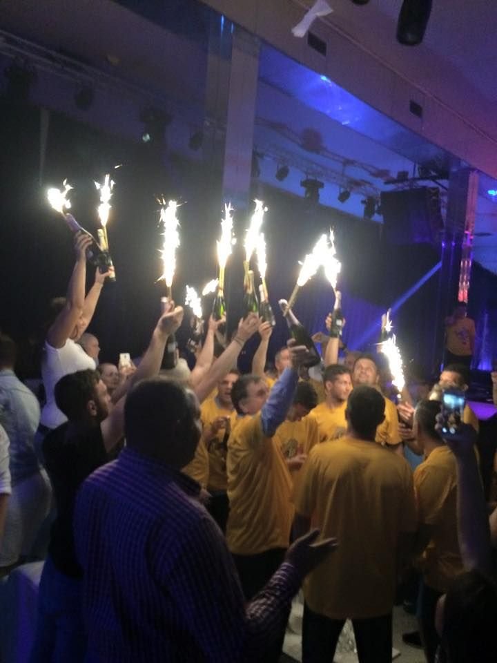 Ce au facut stelistii dupa ce au castigat titlul 26? La 12 noaptea erau la Iasi, cateva ore mai tarziu erau in CLUB in Bucuresti_2