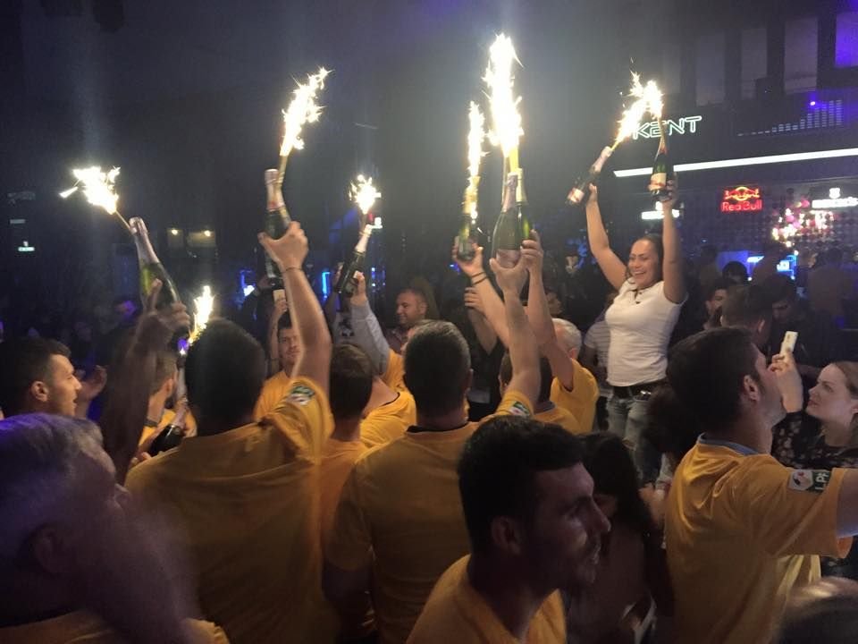 Ce au facut stelistii dupa ce au castigat titlul 26? La 12 noaptea erau la Iasi, cateva ore mai tarziu erau in CLUB in Bucuresti_5