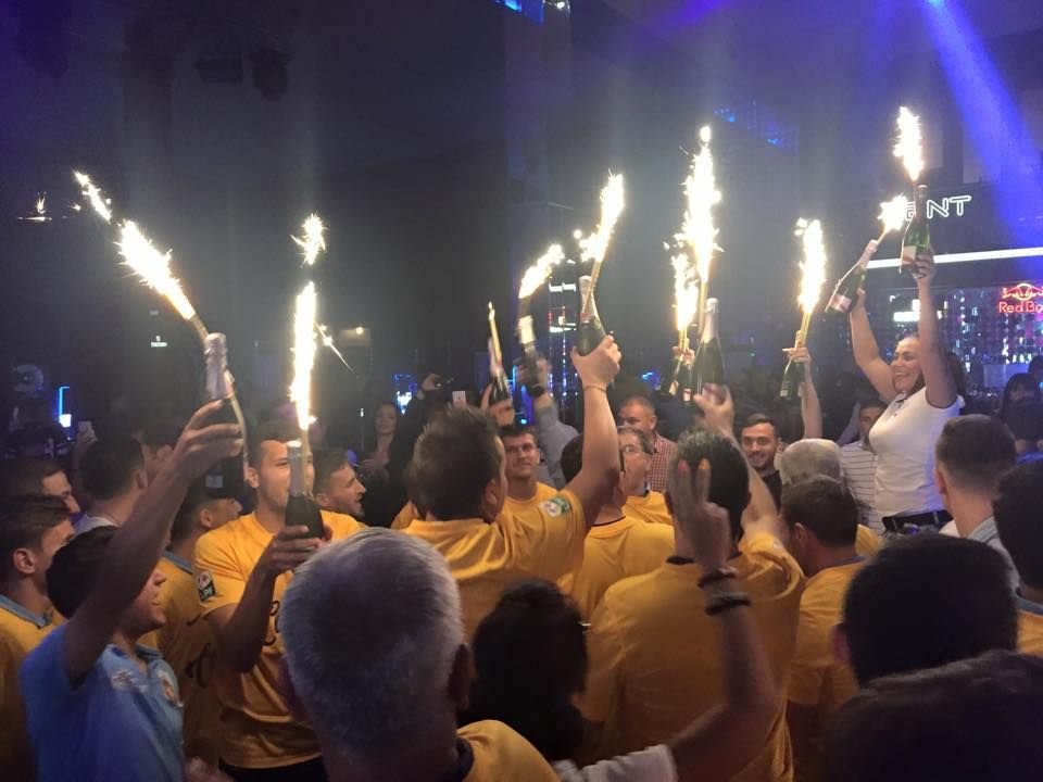 Ce au facut stelistii dupa ce au castigat titlul 26? La 12 noaptea erau la Iasi, cateva ore mai tarziu erau in CLUB in Bucuresti_7