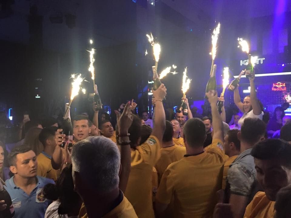 Ce au facut stelistii dupa ce au castigat titlul 26? La 12 noaptea erau la Iasi, cateva ore mai tarziu erau in CLUB in Bucuresti_9