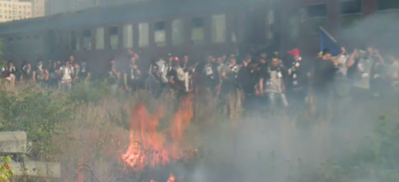 Imagini incendiare in Bucuresti! Cum au venit suporterii Universitatii Cluj inaintea finalei Cupei cu Steaua. FOTO_3