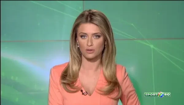 Sute de romani ii vor face galerie Andreei Mitu la Roland Garros, in speranta unei calificari istorice in sferturi pentru tanara sportiva. Printre ei, si doi romani care fac si ei performanta la Paris