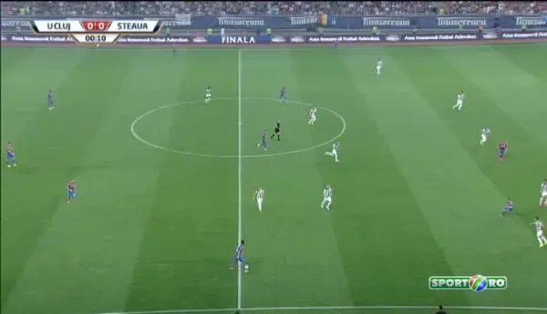 NEBUNIA care a intrerupt Finala Cupei Romaniei din secunda 15! Fanii Universitatii Cluj l-au terorizat pe Nita cu fumigene. VIDEO