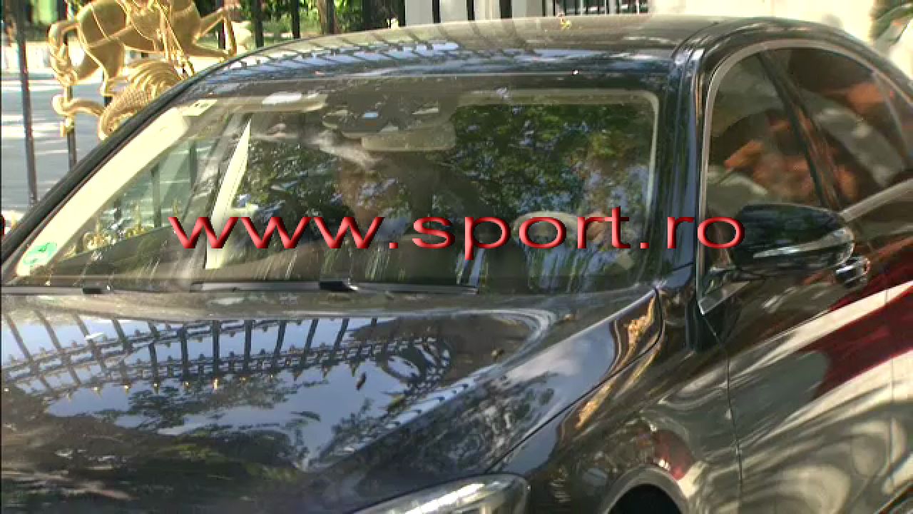 E CLAR: Radoi si-a ales echipa cu care va lucra la Steaua | Primele imagini cu viitorul antrenor, azi, la Palat, cu Gigi Becali_2