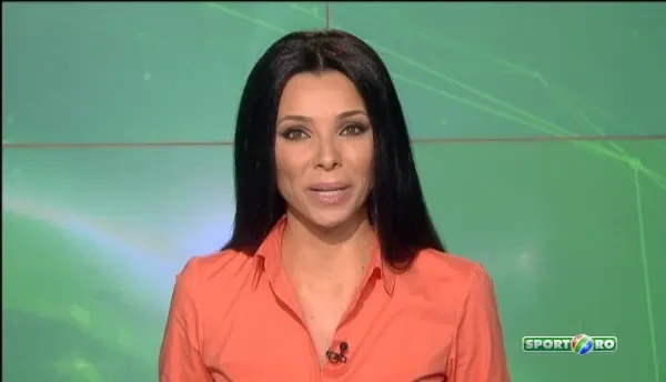 Obsesia stelistilor pe final de sezon: sute de avioane de hartie au zburat pe teren la finala Cupei! VIDEO