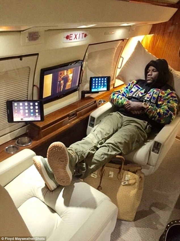 Doamne! Imi iubesc viata! Sunt binecuvantat! Ultima aroganta a lui Mayweather. Luxul in care s-a fotografiat