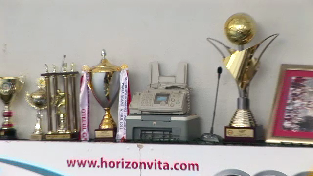 Imagini CUTREMURATOARE! Cum a ajuns trofeul de CAMPIOANA in Romania intr-un DEPOZIT cu calorifere si aparate de aer conditionat