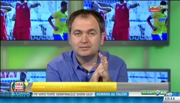 Ce imagine! Iniesta a primit trofeul pentru "jucatorul finalei" din partea lui Ionut Lupescu! Prima reactie a oficialului roman