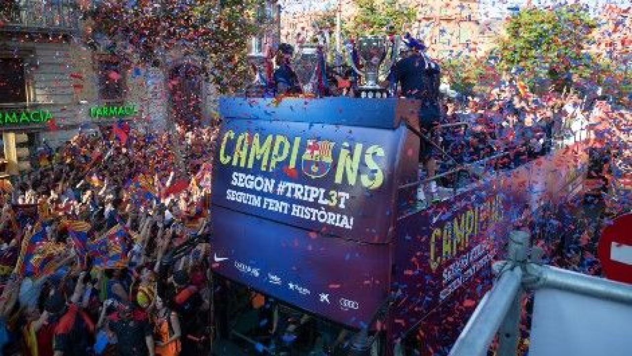 VIDEO Peste 100.000 de oameni au iesit in strada pentru Barcelona! Festivitate GRANDIOASA pentru trofeul 5 in Champions League! _1