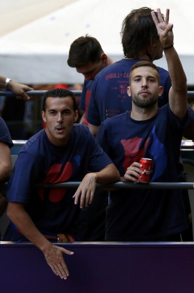 VIDEO Peste 100.000 de oameni au iesit in strada pentru Barcelona! Festivitate GRANDIOASA pentru trofeul 5 in Champions League! _6