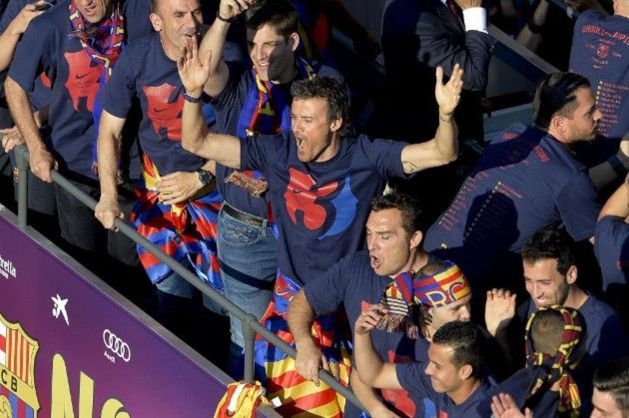 VIDEO Peste 100.000 de oameni au iesit in strada pentru Barcelona! Festivitate GRANDIOASA pentru trofeul 5 in Champions League! _7