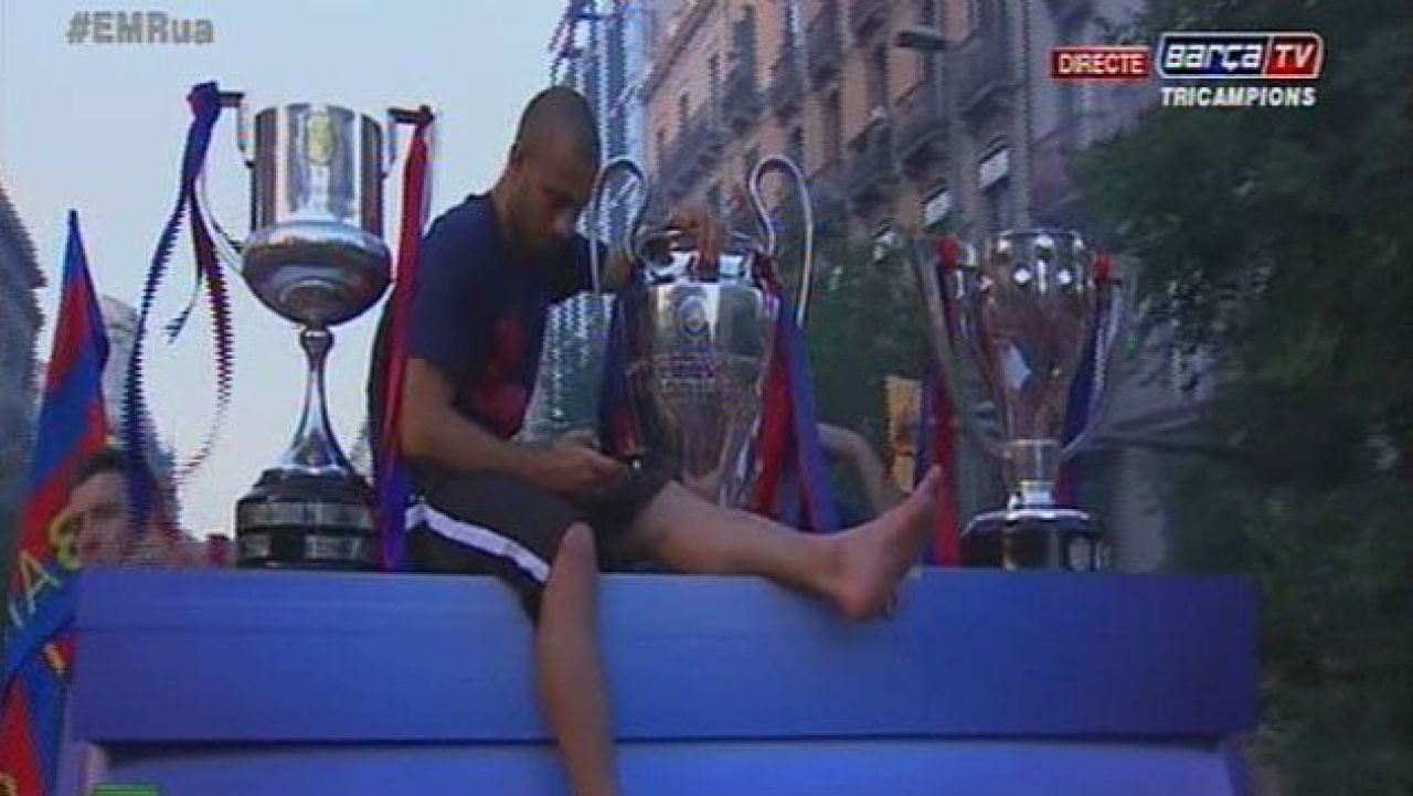 VIDEO Peste 100.000 de oameni au iesit in strada pentru Barcelona! Festivitate GRANDIOASA pentru trofeul 5 in Champions League! _8