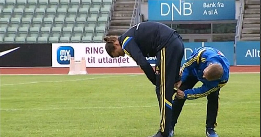 Zlatan Ibrahimovic, moment bizar la antrenament! Si-a TAIAT PANTALONII de nervi pe teren. Ce l-a scos din sarite. VIDEO