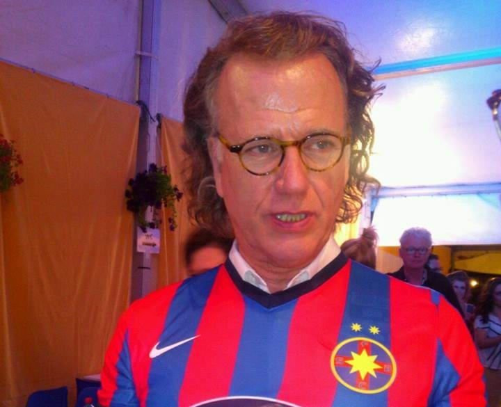 Omul care a adus VALSUL pe stadion, in tricoul Stelei! Andre Rieu, transferat de campioni! FOTO