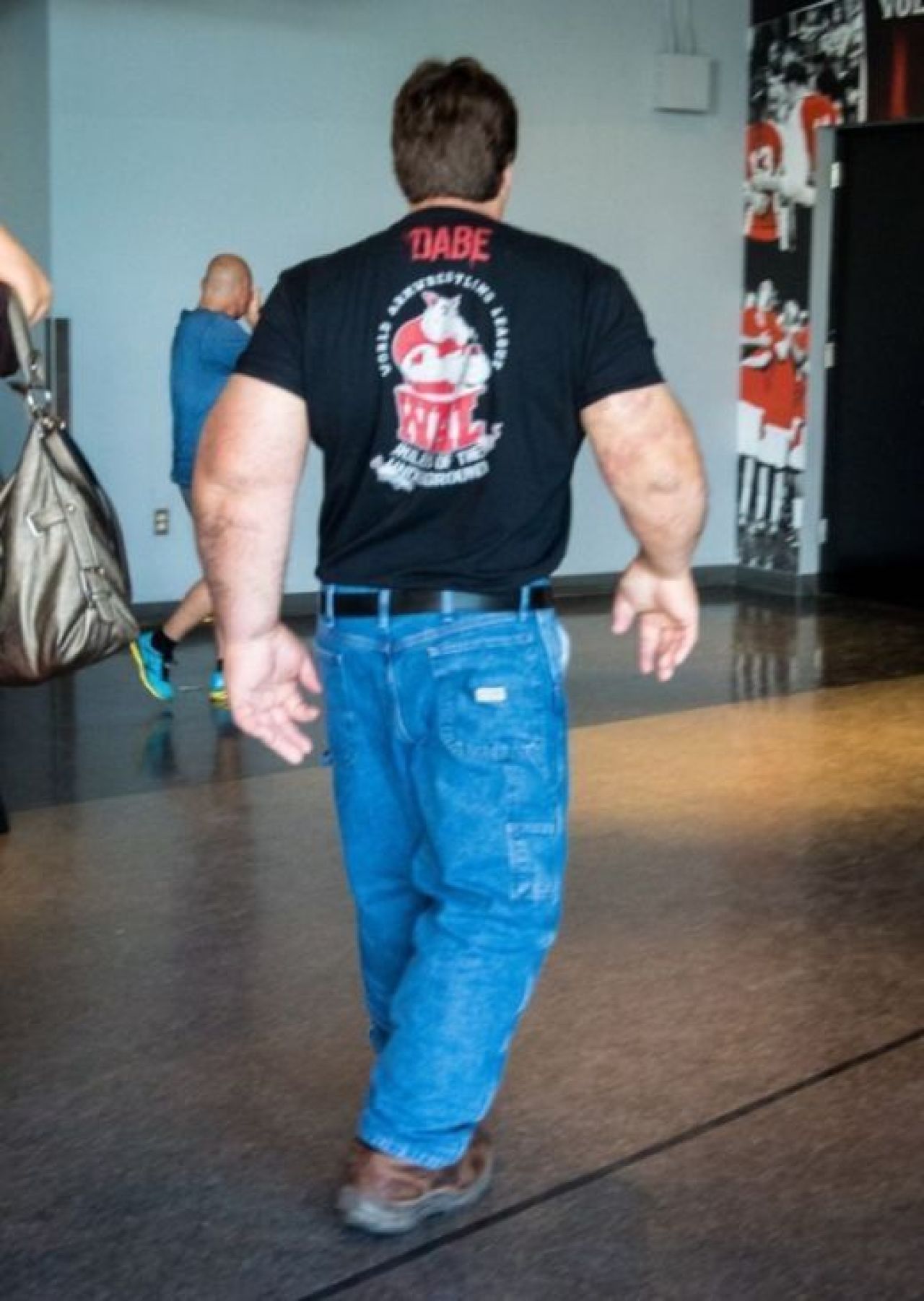 Americanul care a socat planeta! Cum arata barbatul din spatele acestor maini GIGANTICE? Imagini socante_5