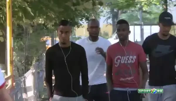 Faza GENIALA la vizita medicala a Petrolului! Aaa, esti roman!? Ce s-a intamplat intre jucatori :))