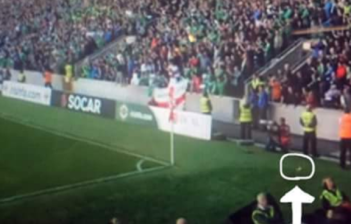UEFA a deschis o ancheta pentru incidentul care a intrerupt Irlanda de Nord - Romania! Ce s-a intamplat cu fotograful lovit de o petarda