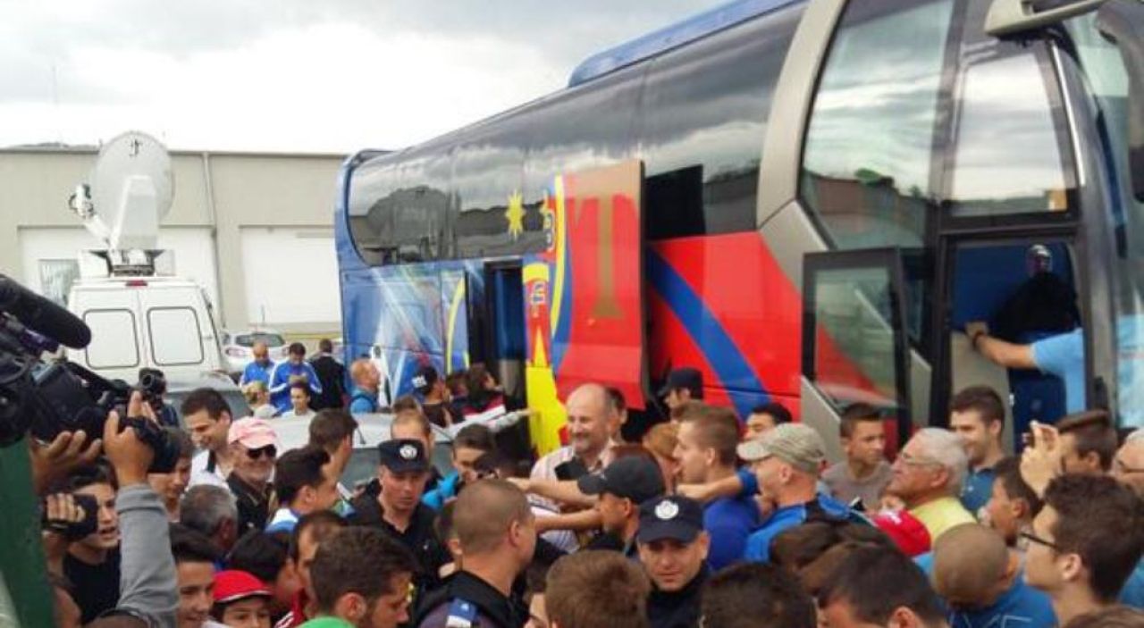 Primul GRATAR FARA REGHE la Steaua :) Masa mare pentru jucatori dupa primul meci cu Radoi pe banca FOTO_1