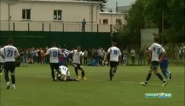 VIDEO: Tanase a marcat un gol FABULOS cu Zarnesti, Gradinaru, executie de LIGA! Superfazele aplaudate de Radoi