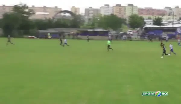 Preluare cu calcaiul si sut cu stangul langa bara - VIDEO