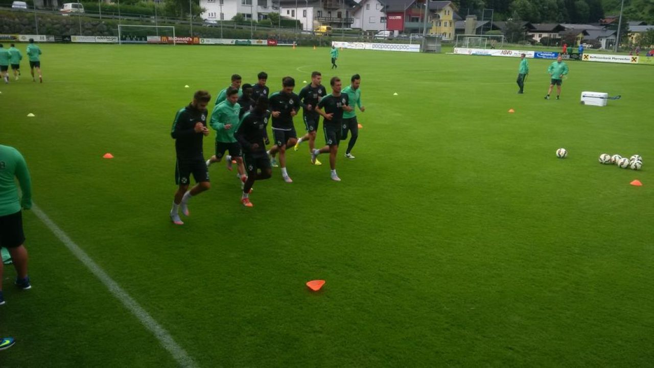 Isi schimba culorile? Echipament inedit pentru Steaua! Cum au aparut jucatorii la antrenament in cantonamentul din Austria - FOTO_1