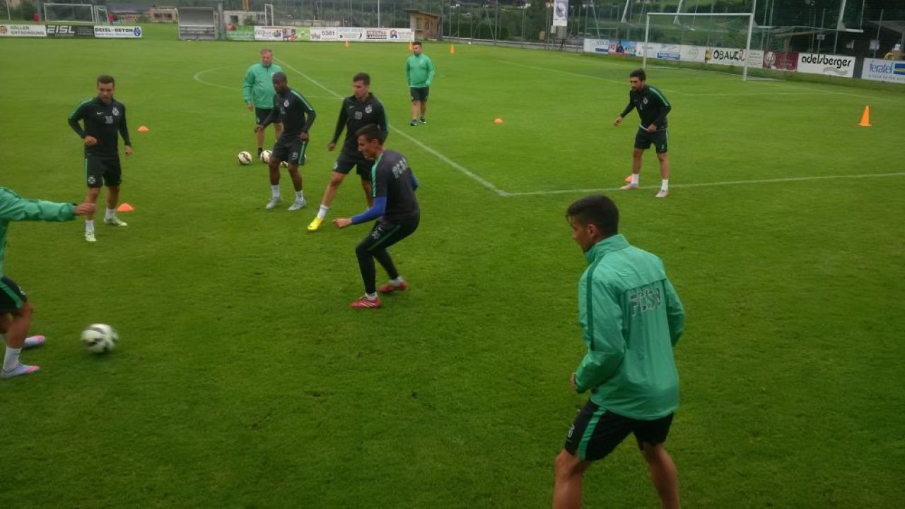 Isi schimba culorile? Echipament inedit pentru Steaua! Cum au aparut jucatorii la antrenament in cantonamentul din Austria - FOTO_2