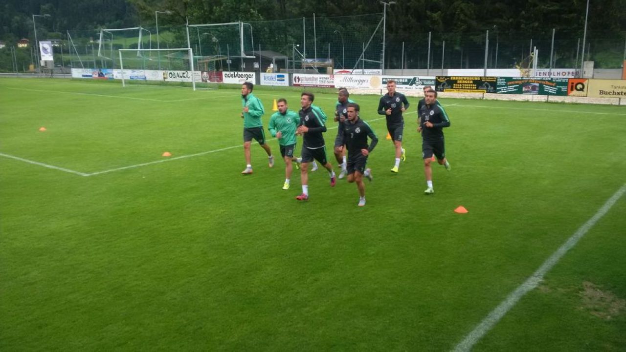 Isi schimba culorile? Echipament inedit pentru Steaua! Cum au aparut jucatorii la antrenament in cantonamentul din Austria - FOTO_4