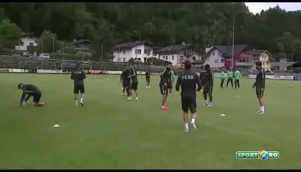 Moment tensionat la antrenamentul Stelei. Iancu si Tucudean, aproape de o dubla accidentare dupa o intrare periculoasa. VIDEO