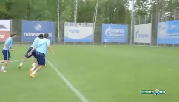 Faza care a devenit virala pe Internet! Hulk trimite portarul PRIN PLASA dupa un sut bomba. Fanii striga FAKE! Vezi sutul - VIDEO