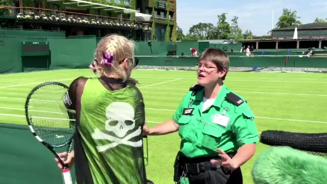 Aparitie incredibila la Wimbledon! O jucatoare a sfidat toate regulile. Cum a venit imbracata pe teren