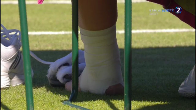 ALARMA pentru Simona Halep la Wimbledon! Medicul a fost chemat pe teren! Ce s-a intamplat