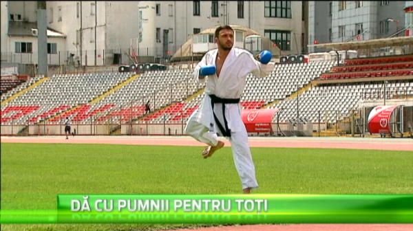 Cea mai tare oferta pe care a primit-o Halep! :) Un campion de karate vrea s-o scape de fanii insistenti