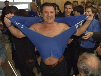 SOC in fotbalul european: presedintele si antrenorul unei echipe cu pretentii de Liga Campionilor au fost luati pe sus de politie_3
