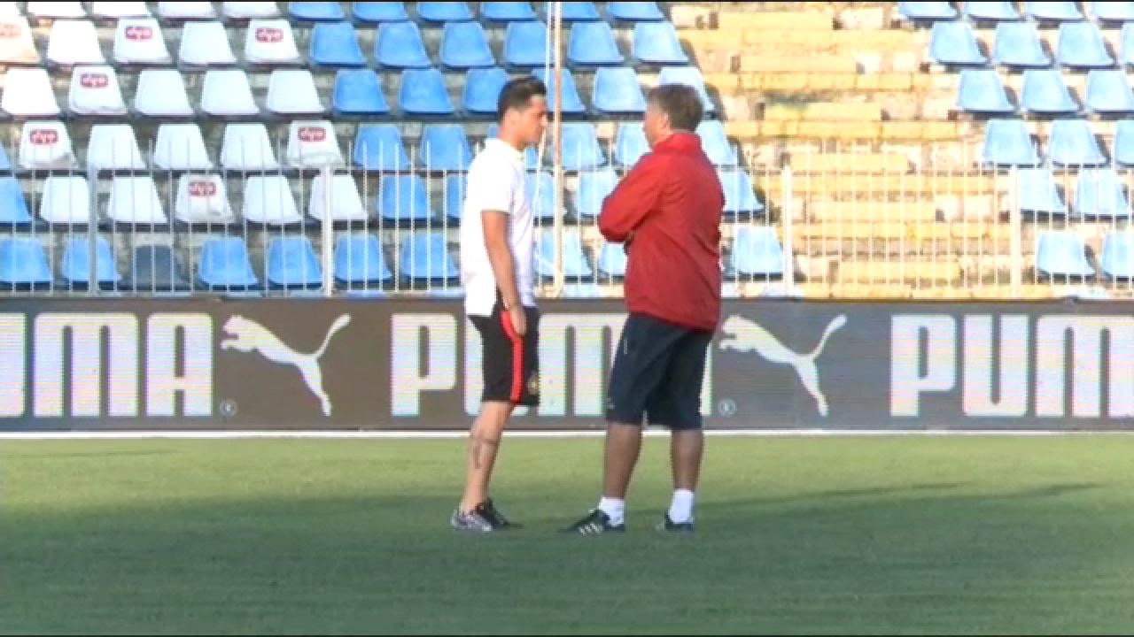 Imaginea zilei inaintea SuperCupei Romaniei! Stelistii erau pe teren, Dan Petrescu a aparut si s-a dus la Radoi! Vezi momentul_2