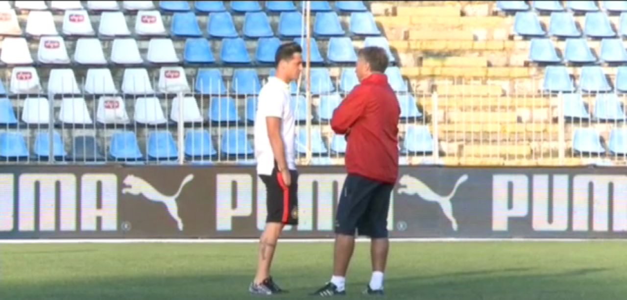 Imaginea zilei inaintea SuperCupei Romaniei! Stelistii erau pe teren, Dan Petrescu a aparut si s-a dus la Radoi! Vezi momentul_4