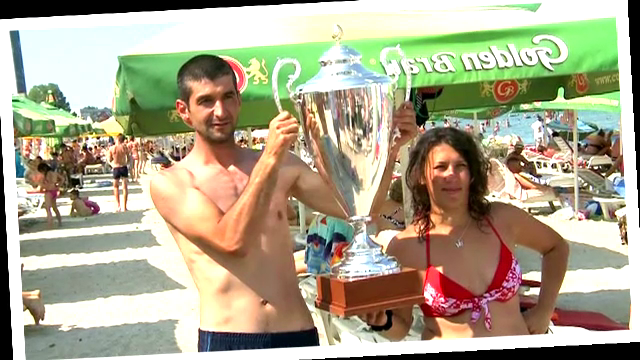 Imagini senzationale pe plaja din Mamaia. Cine a pus mana pe SuperCupa Romaniei inaintea lui Radoi si Dan Petrescu_3