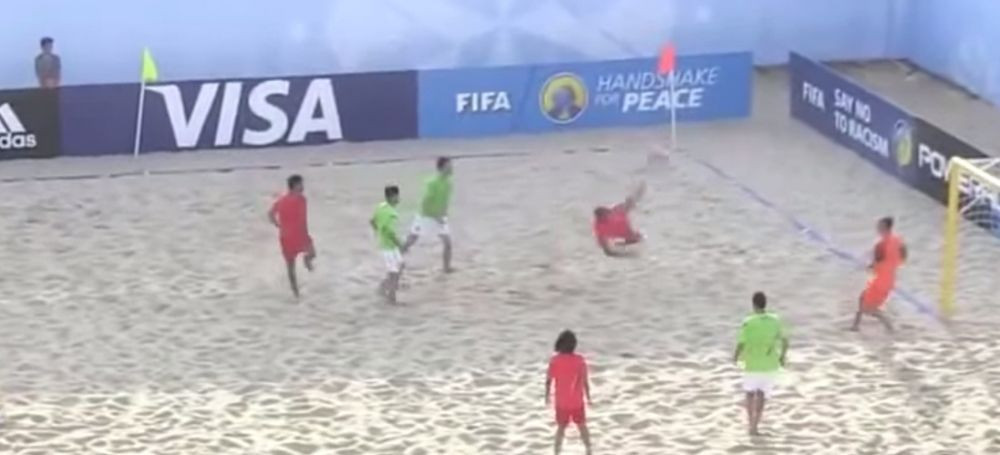 Asa ceva este FABULOS! Golul anului a fost reusit de un jucator de 38 de ani! A marcat din foarfeca dupa ce a driblat toata echipa