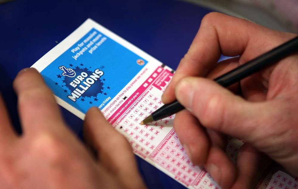 Lovitura uriasa data la LOTO de un fost star de la Chelsea. Cate MILIOANE a castigat in cateva minute