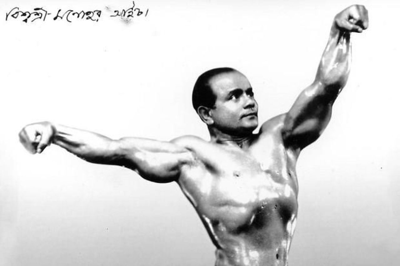 Tinerete fara batranete! Cum a ajuns sa arate castigatorul concursului Mister Universe din 1952! Are 102 ani si o sa te socheze_1