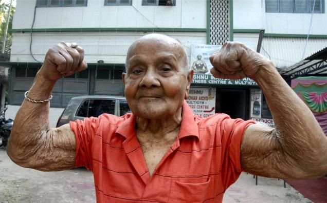 Tinerete fara batranete! Cum a ajuns sa arate castigatorul concursului Mister Universe din 1952! Are 102 ani si o sa te socheze_4