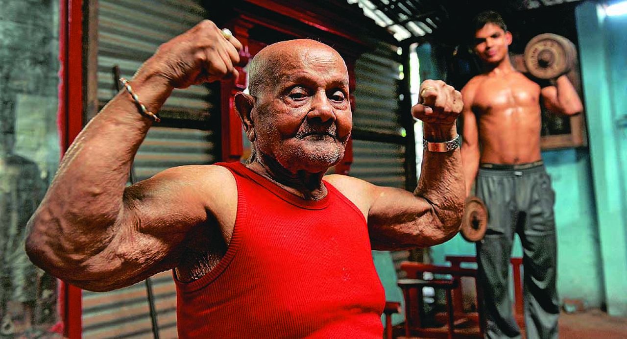 Tinerete fara batranete! Cum a ajuns sa arate castigatorul concursului Mister Universe din 1952! Are 102 ani si o sa te socheze_6