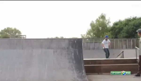 Doi prieteni au pasat skate-ul de la unul la celalalt si au reusit faza saptamanii in sport.