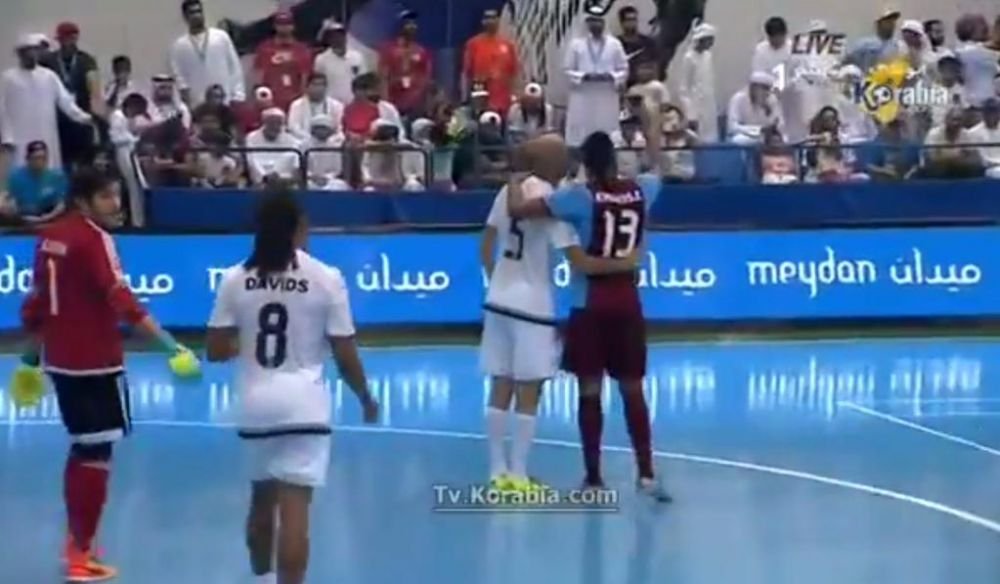 VIDEO SENZATIONAL! Moment urias cu Zidane pe terenul de fotbal. Ce a facut un adversar in fata lui e GENIAL