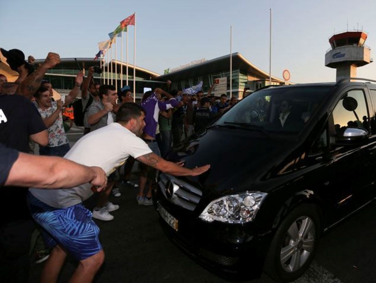 FOTO Sute de fani l-au asteptat pe Casillas in Portugalia! Imaginea FABULOASA: cum s-a despatit portarul spaniol de Real Madrid_6