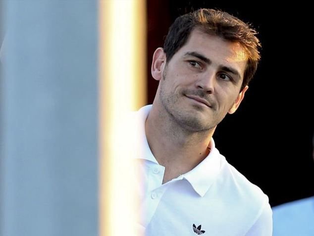 FOTO Sute de fani l-au asteptat pe Casillas in Portugalia! Imaginea FABULOASA: cum s-a despatit portarul spaniol de Real Madrid_9